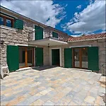 Vila Mirta