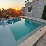 Mirta Vila *