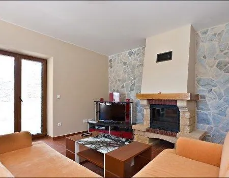 Mirta Villa
