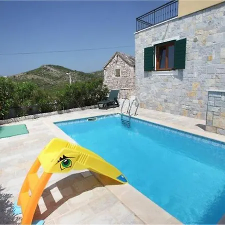 Mirta Villa Siroke