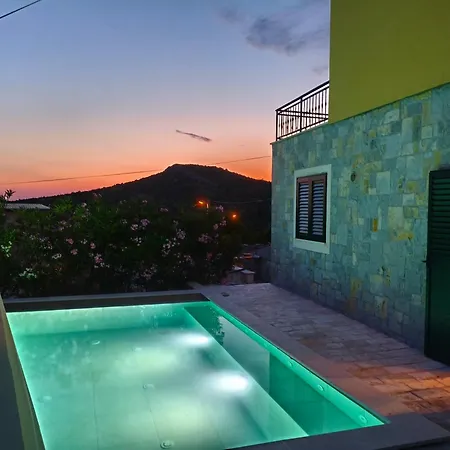 Mirta Villa Siroke