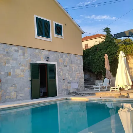 Villa Mirta *